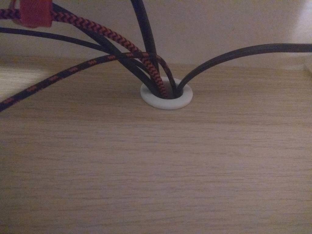 Small cable table mounting