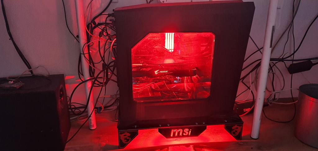 MSi styled PC table