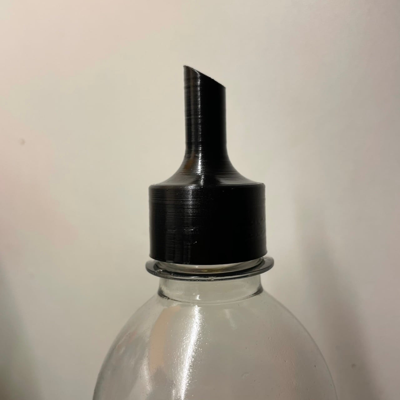 Pourer for PET bottle