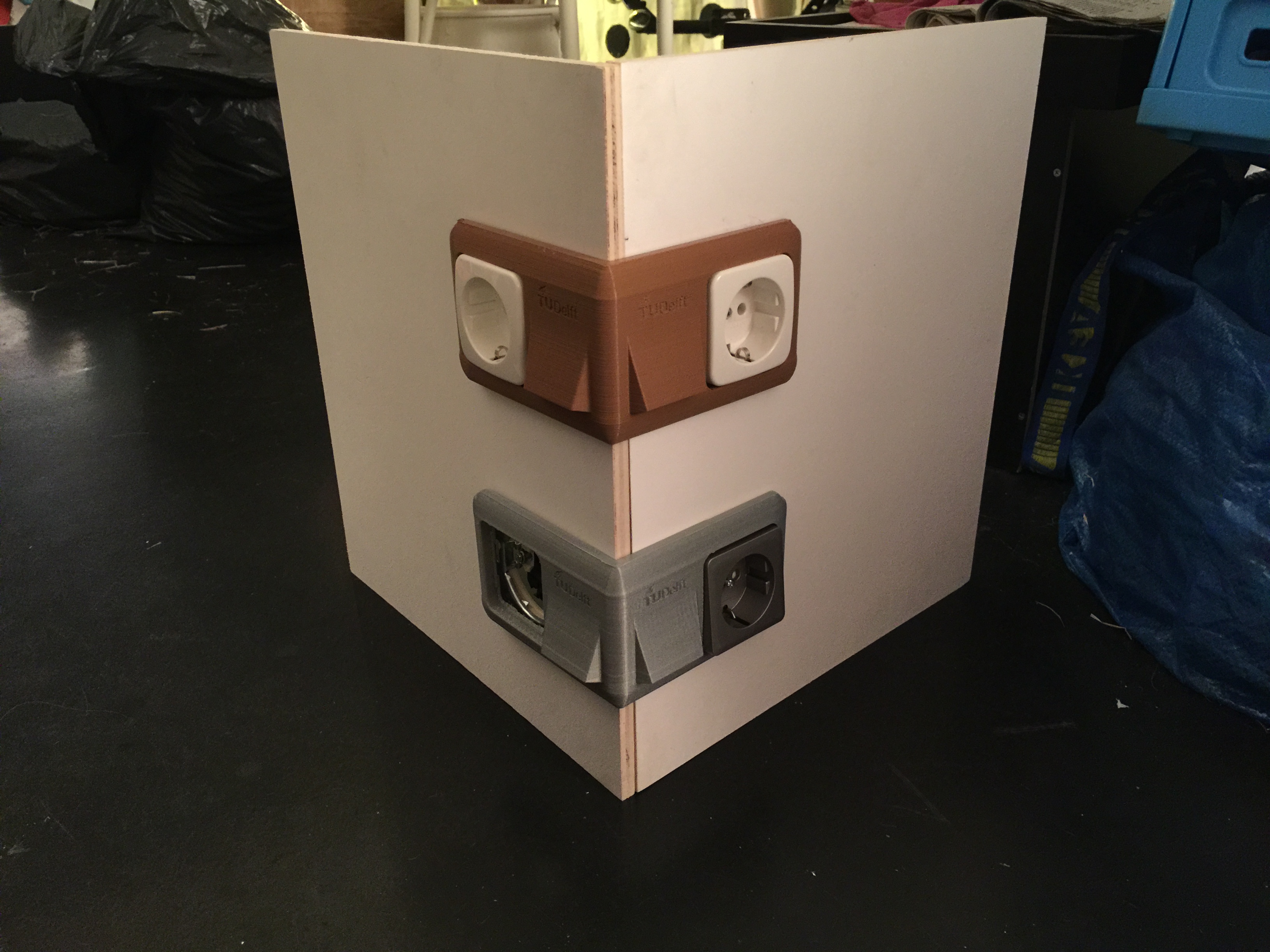 Power socket around the corner