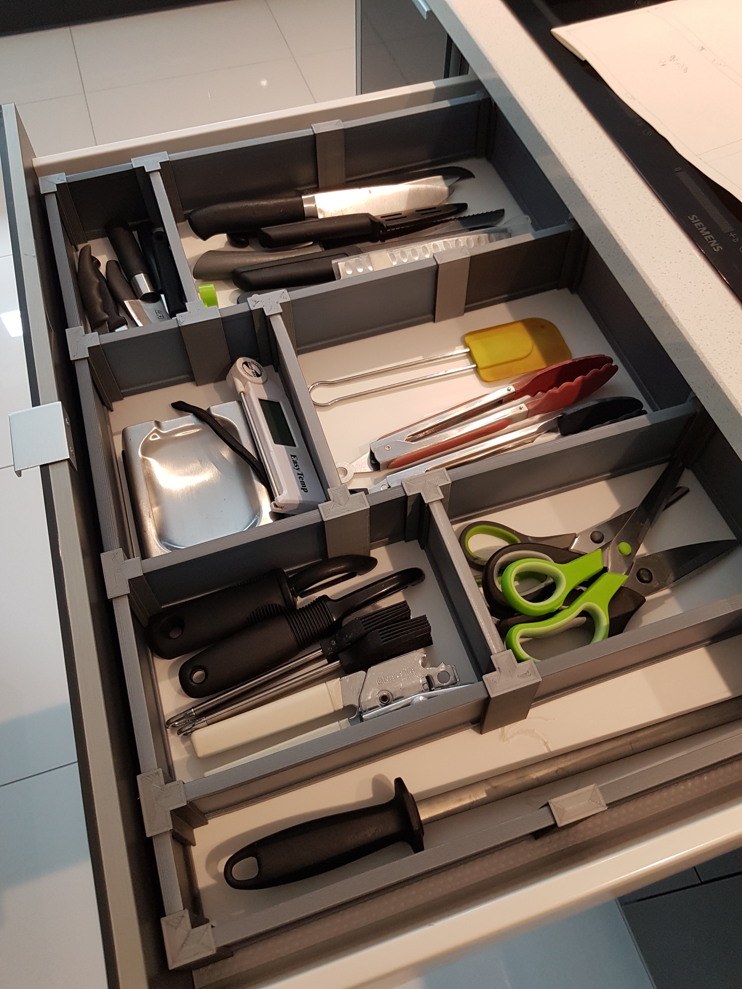 Drawer organizer system