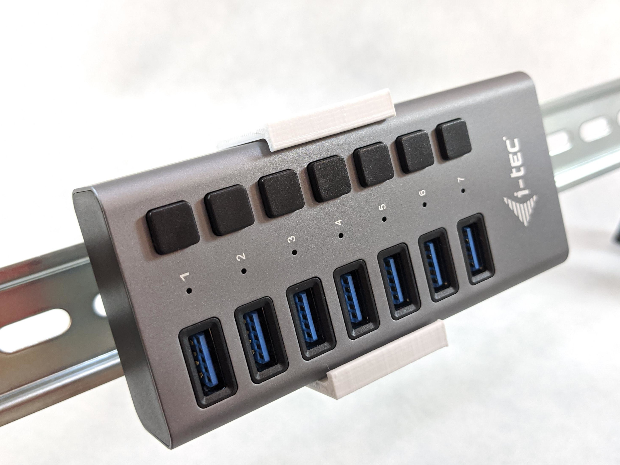 i-Tec USB HUB DIN Holder