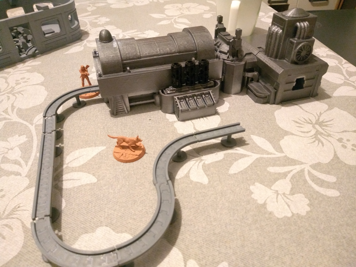 Factory and Conveyor Belt - 28/32mm