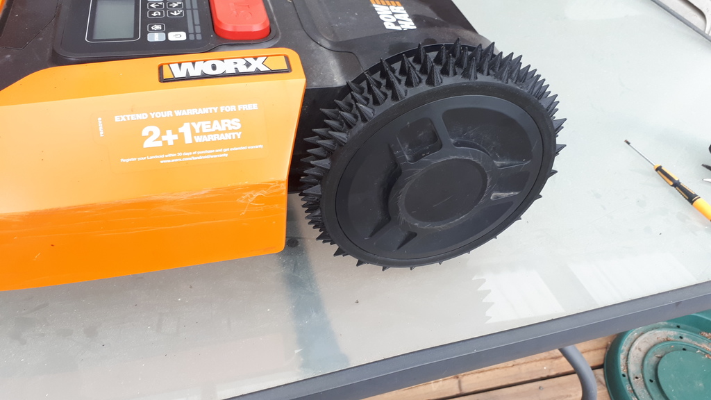 Worx Landroid M700 > 2019 Studded wheel