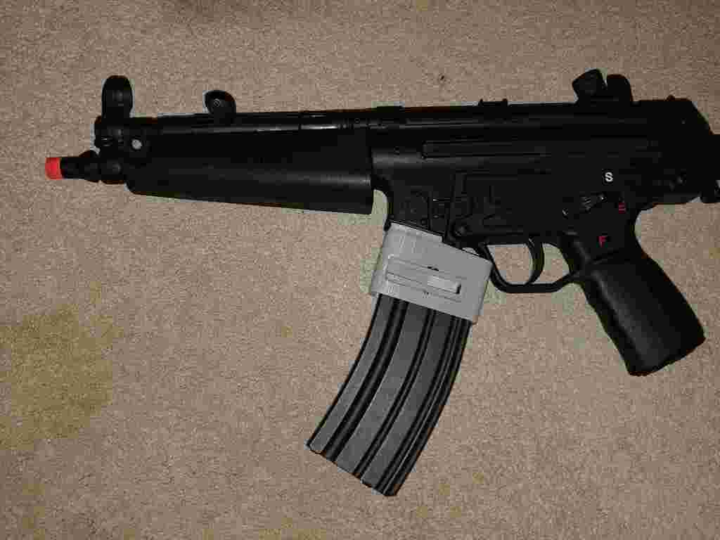 Airsoft MP5 Adapter For M4 Mags