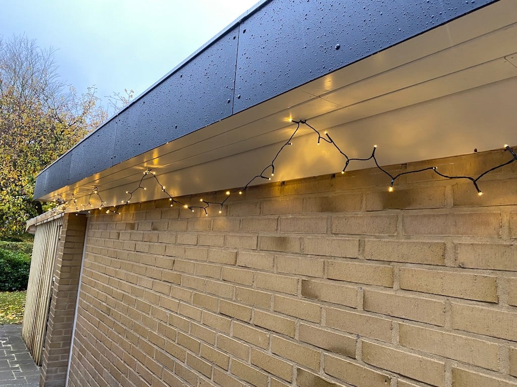 Christmas light holder/hook for eaves/overhang