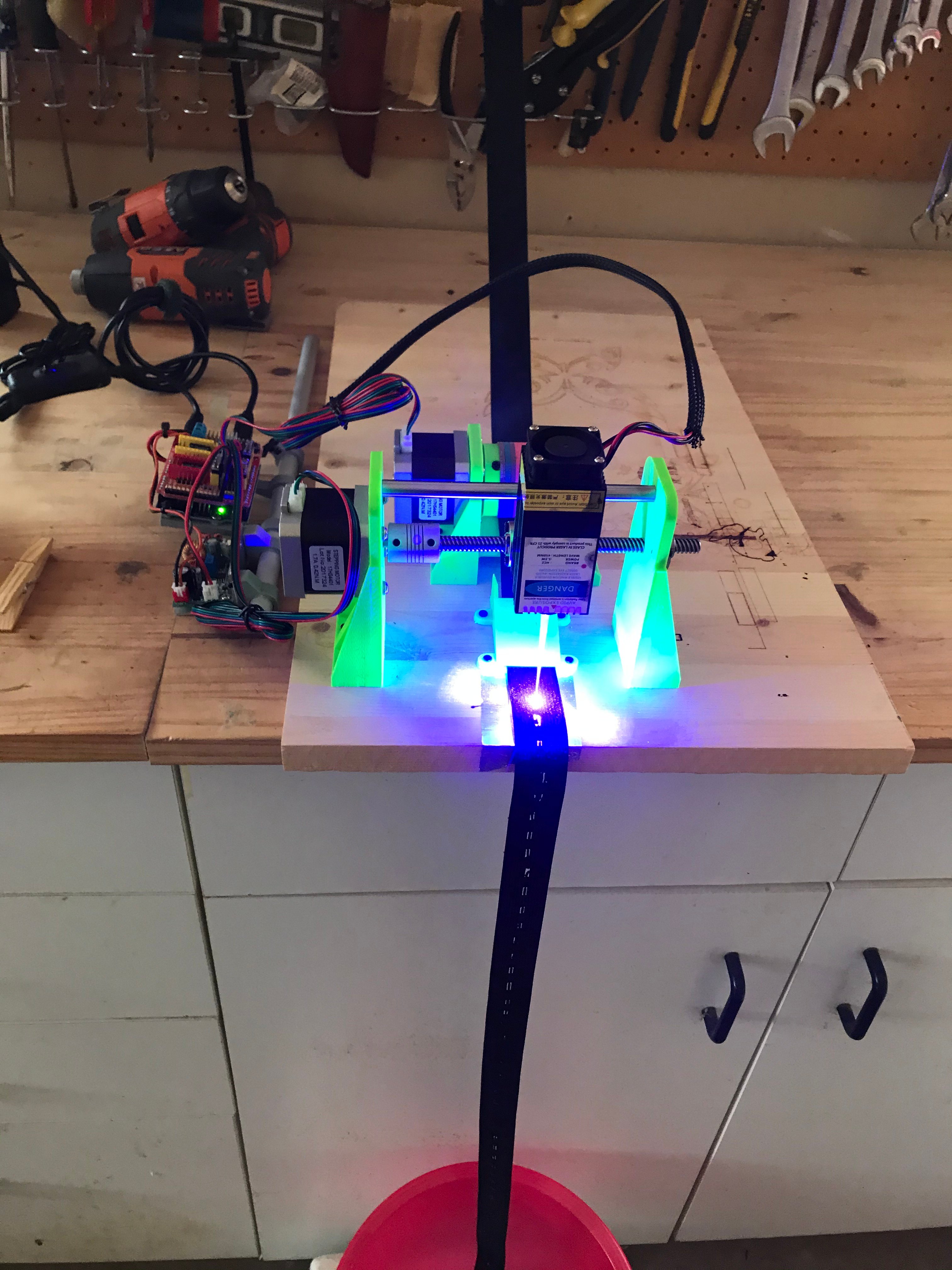 Elastic Buttonhole Laser Rig