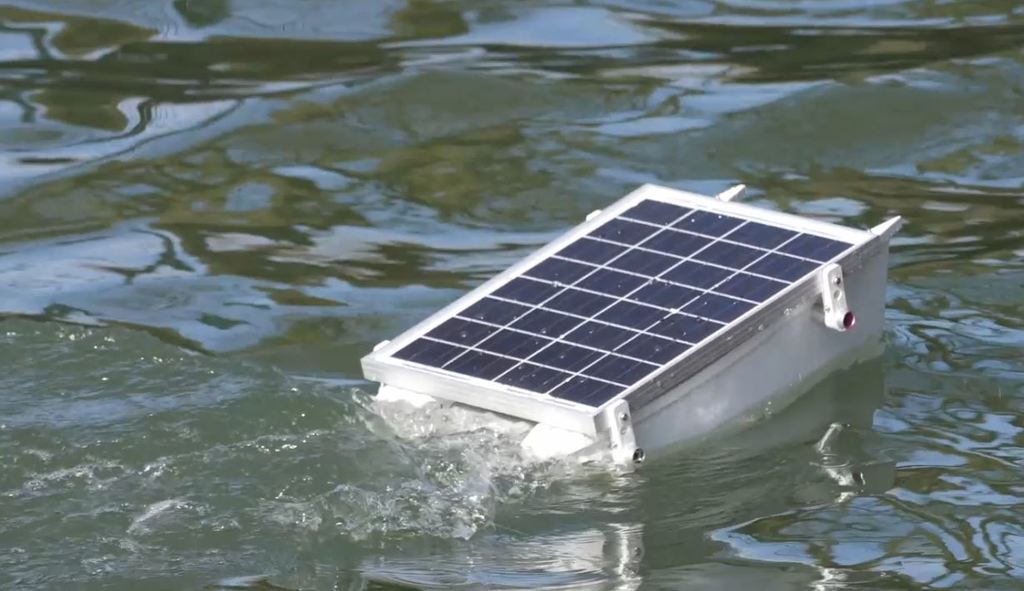 Solar RC Catamaran with 3D Printed Hulls