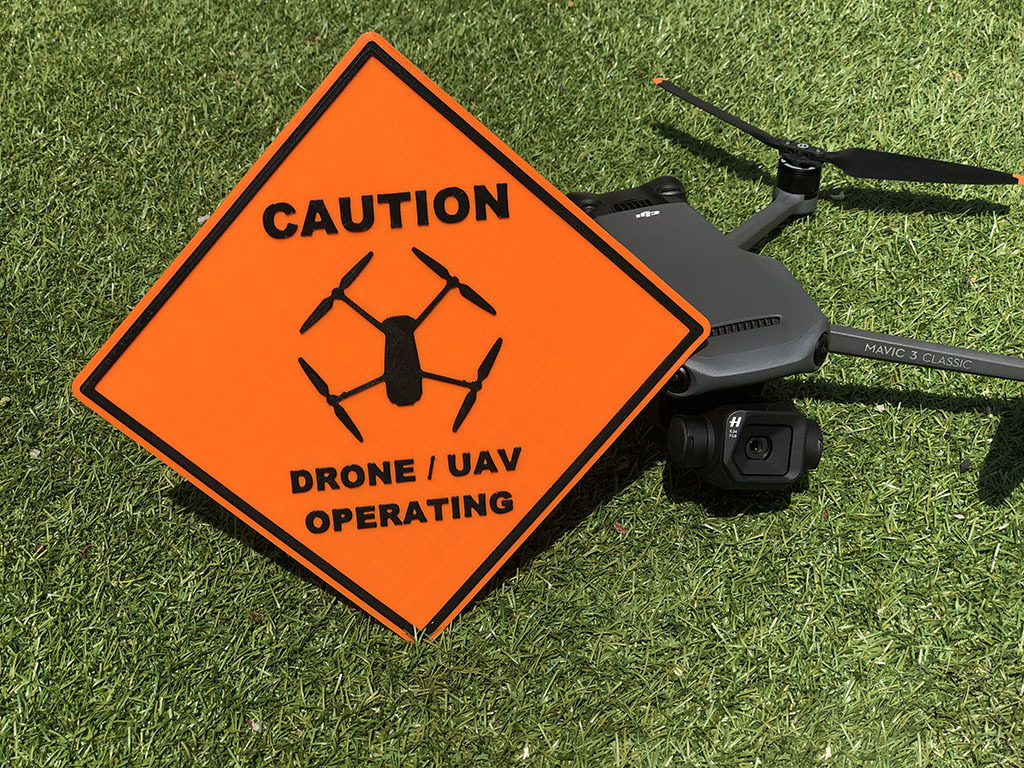Sign Caution Drone / UAV operating | DJI Mavic Drone Pilot