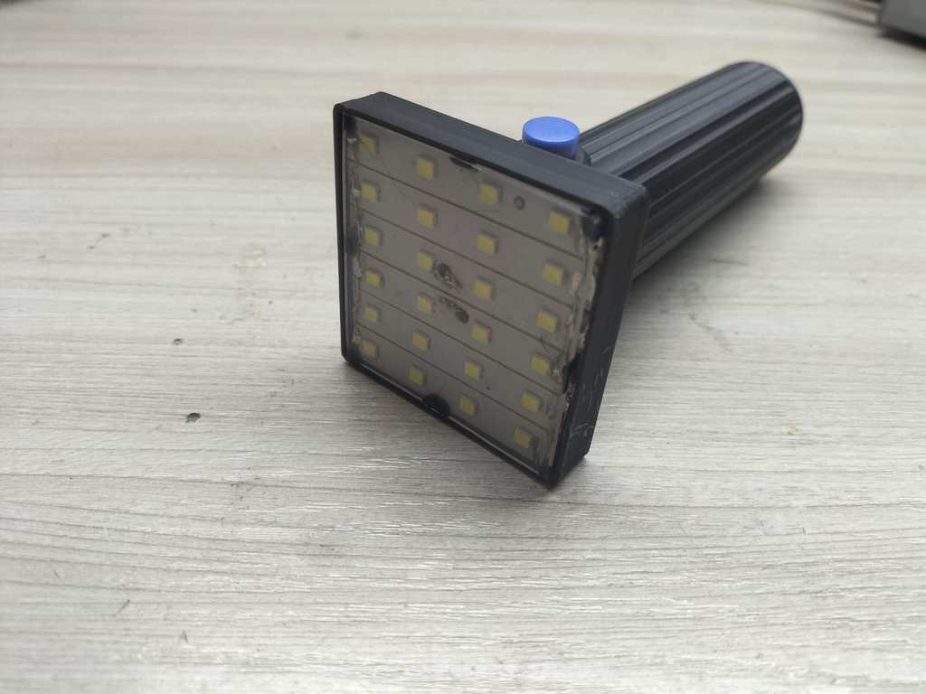 DIY 1$ LED Flashlight - Battery 18650