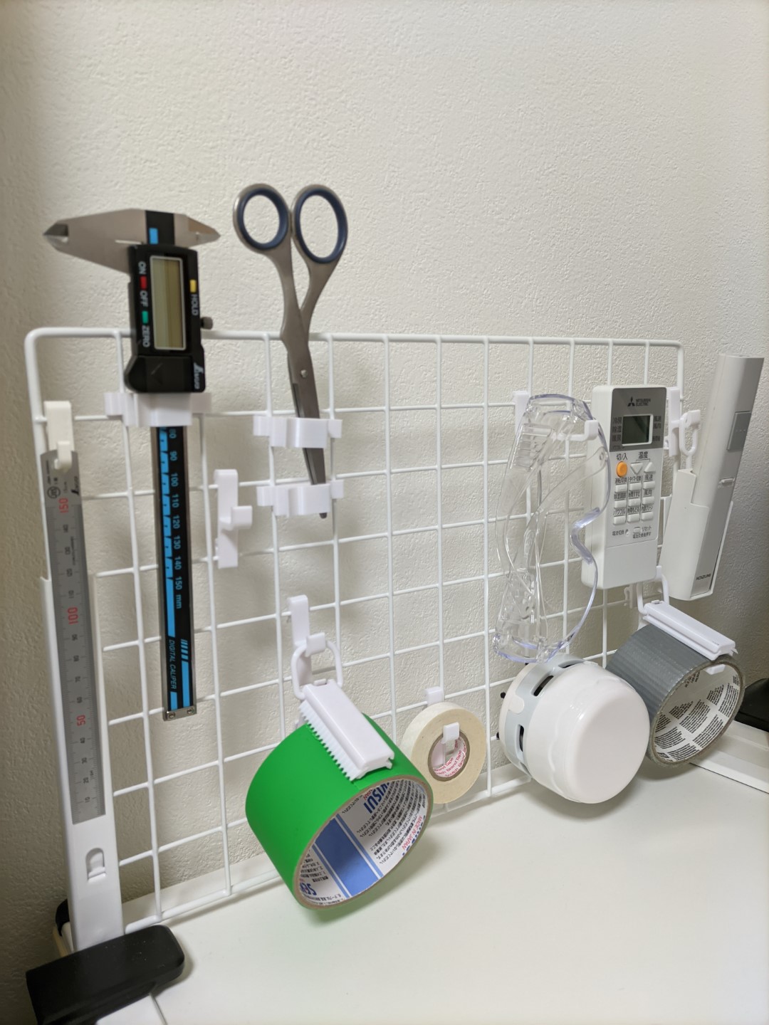 Thinner Hook for Mesh Panel