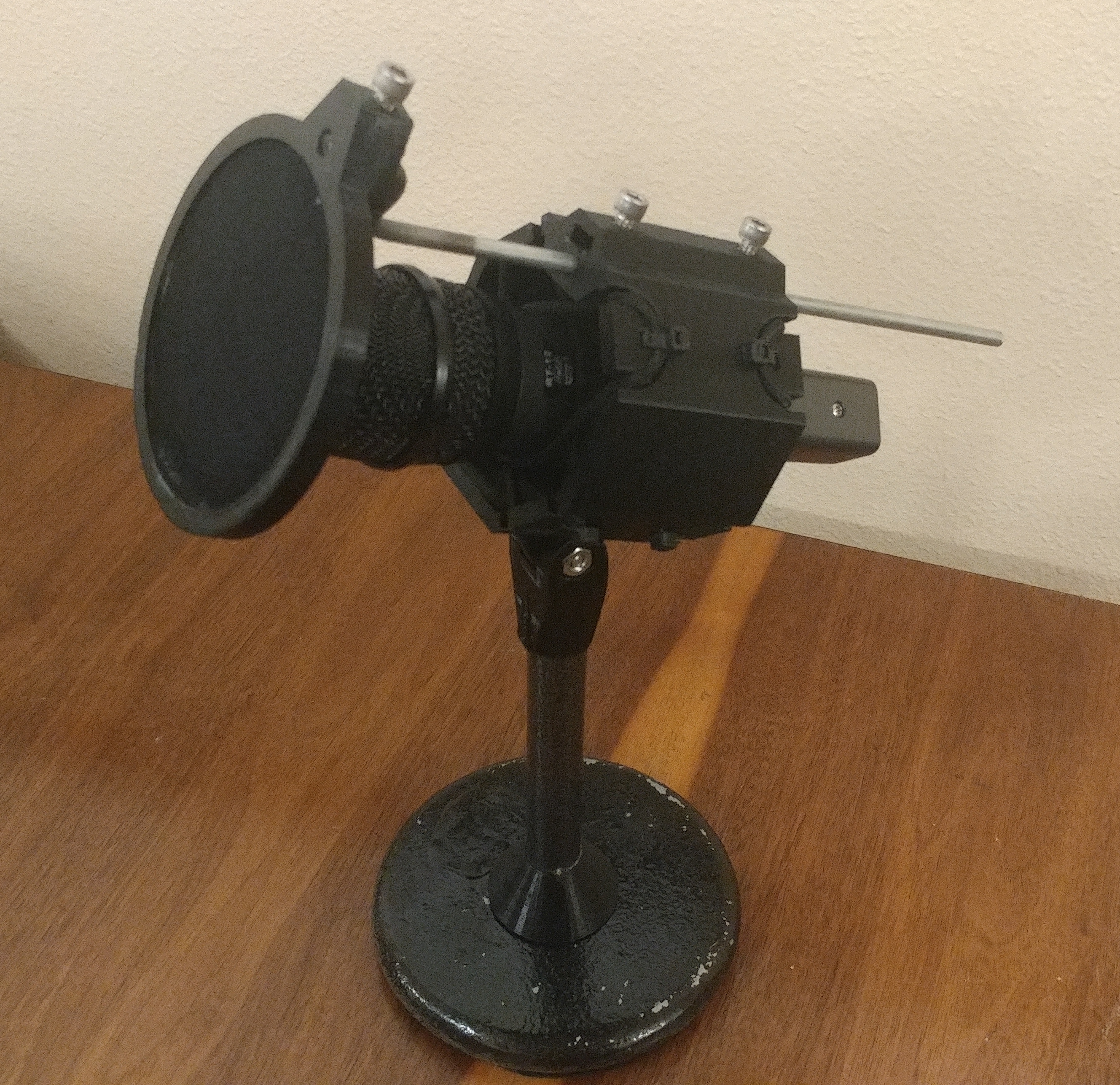Table Top Shock Mount Microphone Stand with Pop Filter