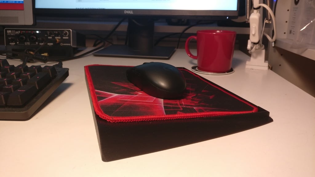 Tilted mouse pad