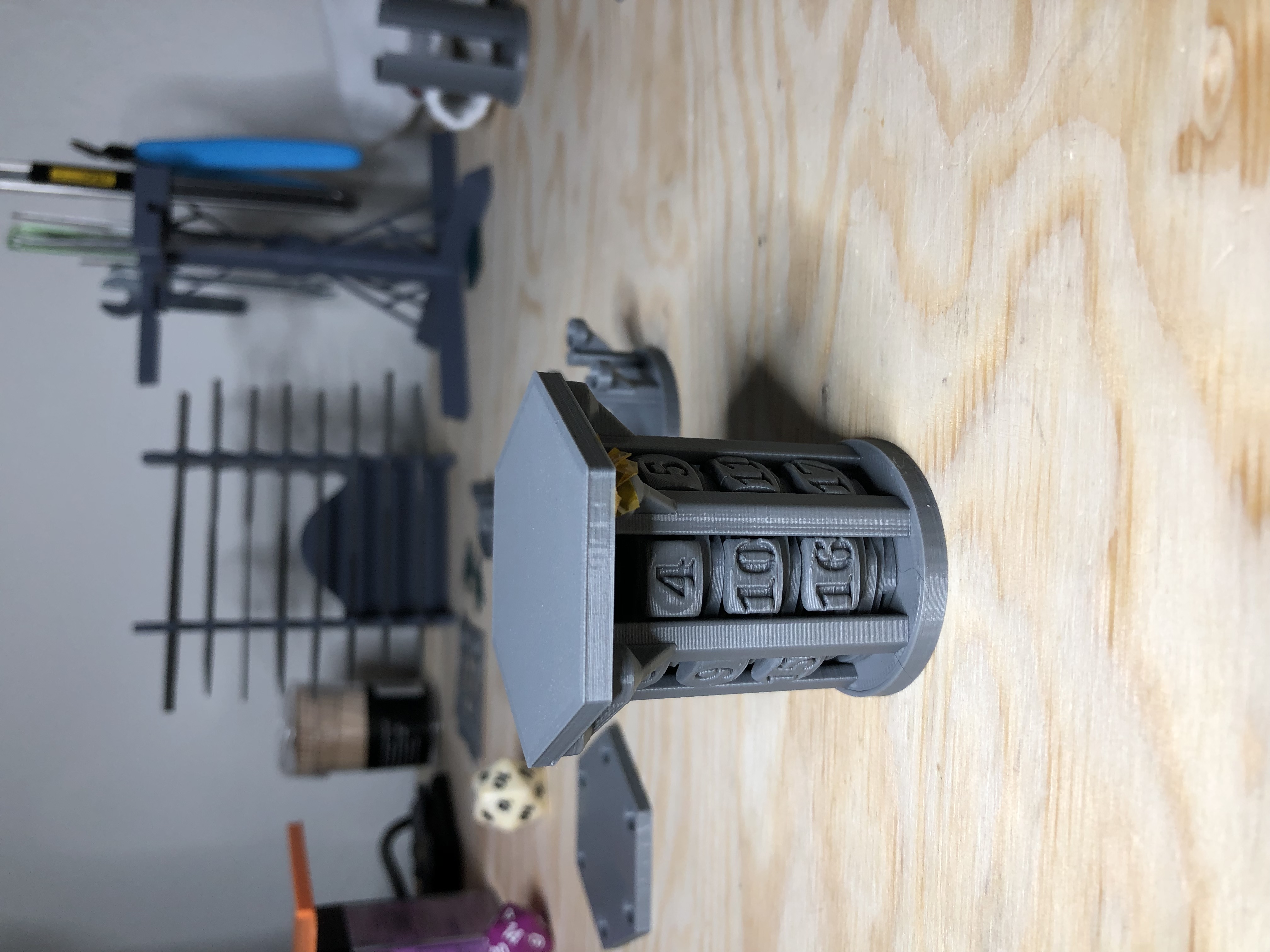 Holder for D&D Initiative Tracker for 28mm Miniatures