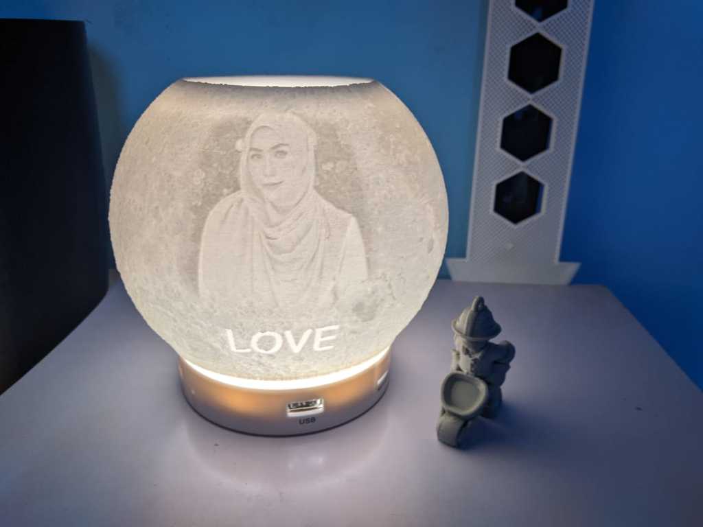 moon lamp with custom pic and words