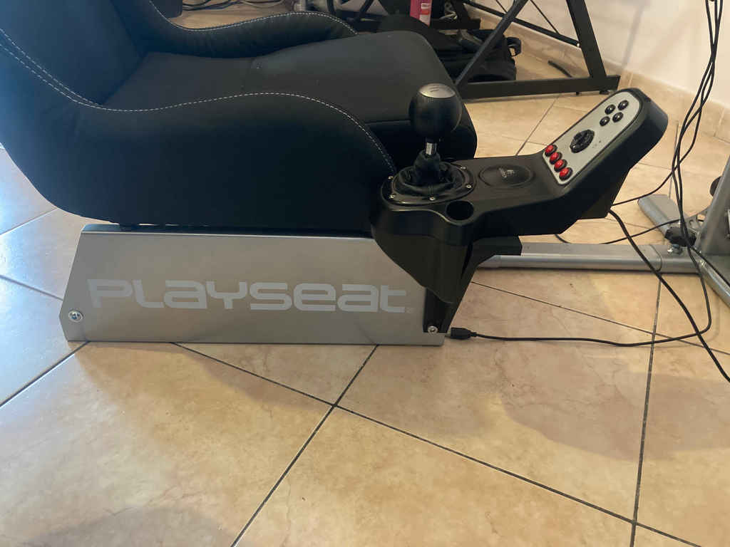 Playseat Evolution Logitech G27 Shifter support