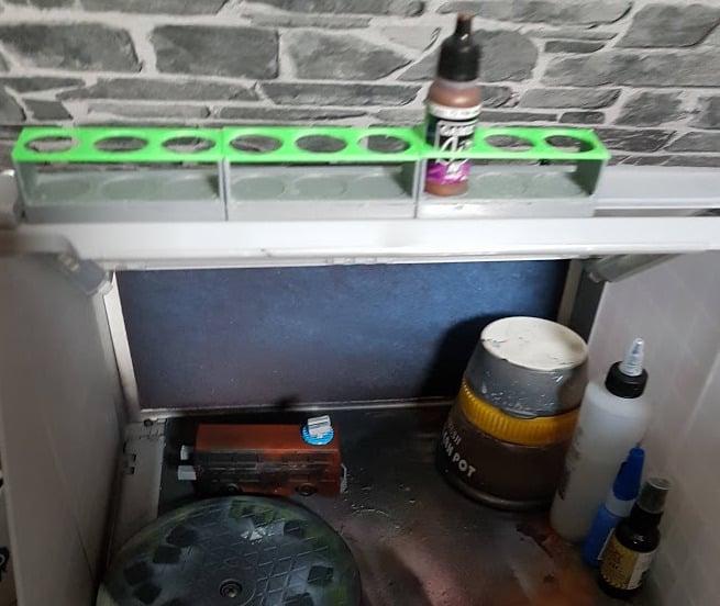 Paint holder for airbrush spray booth