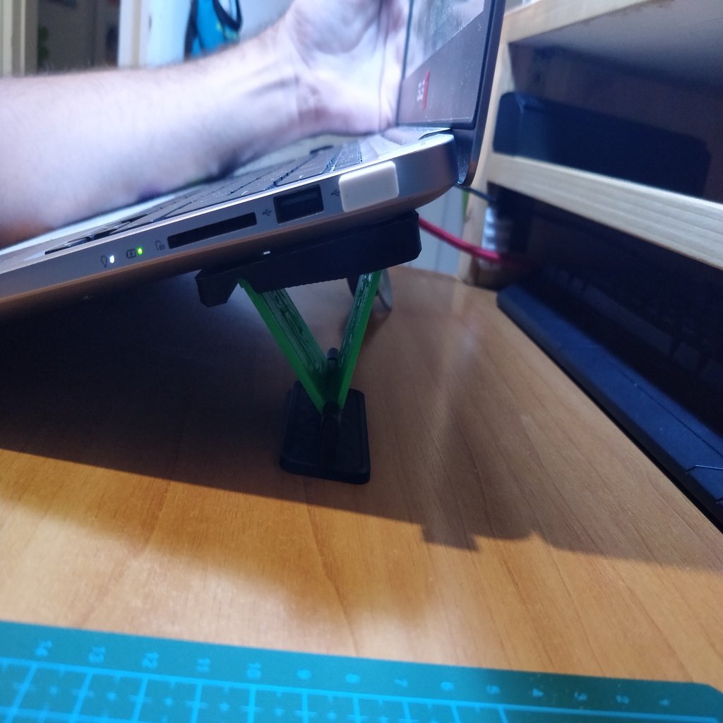 Adjustable Laptop Stand [WIP]