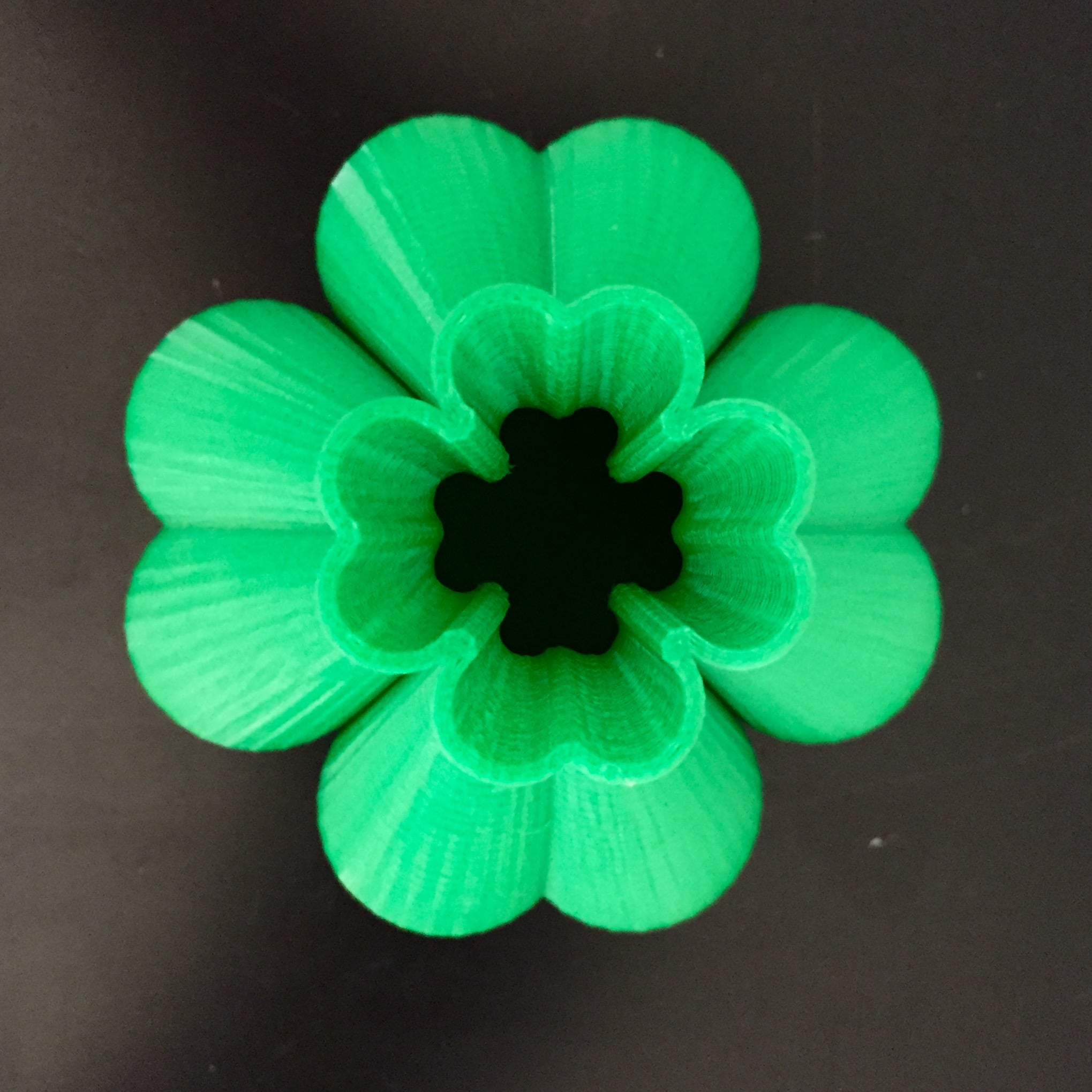 Lucky 4 Leaf Clover Sine Vase