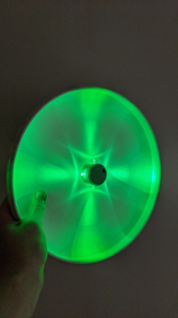Frisbee magnetic light