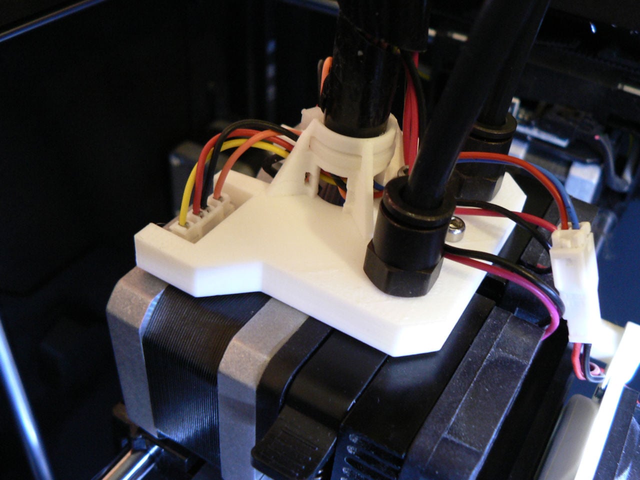 Flashforge Creator X/Pro extruder filament tube bracket