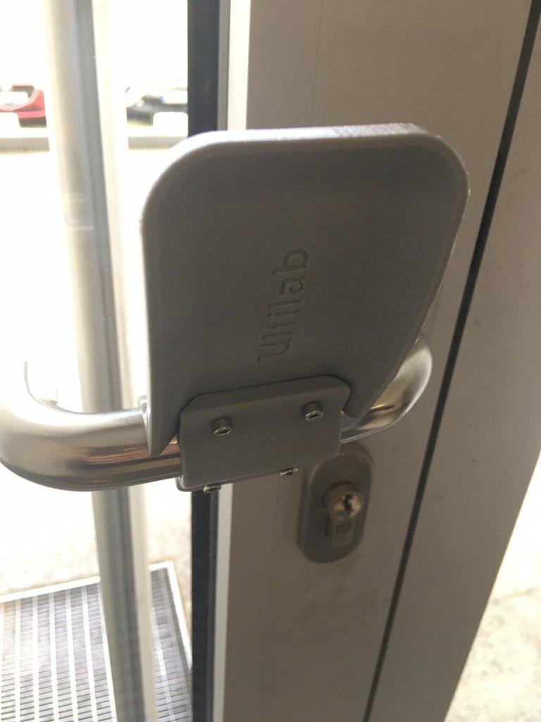 Hands-free door opener for M3 nuts
