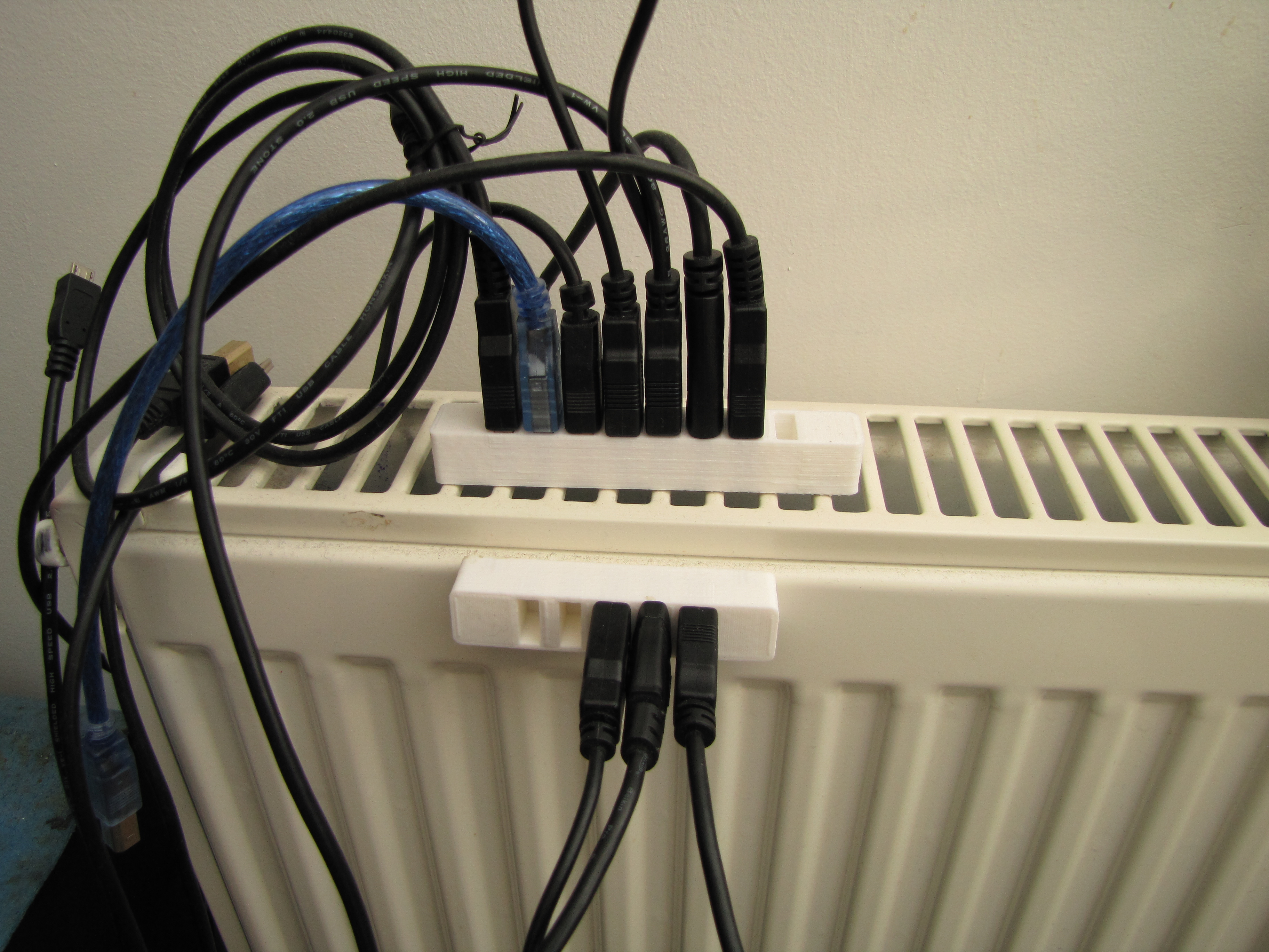 USB cable holder - magnetic - parametric