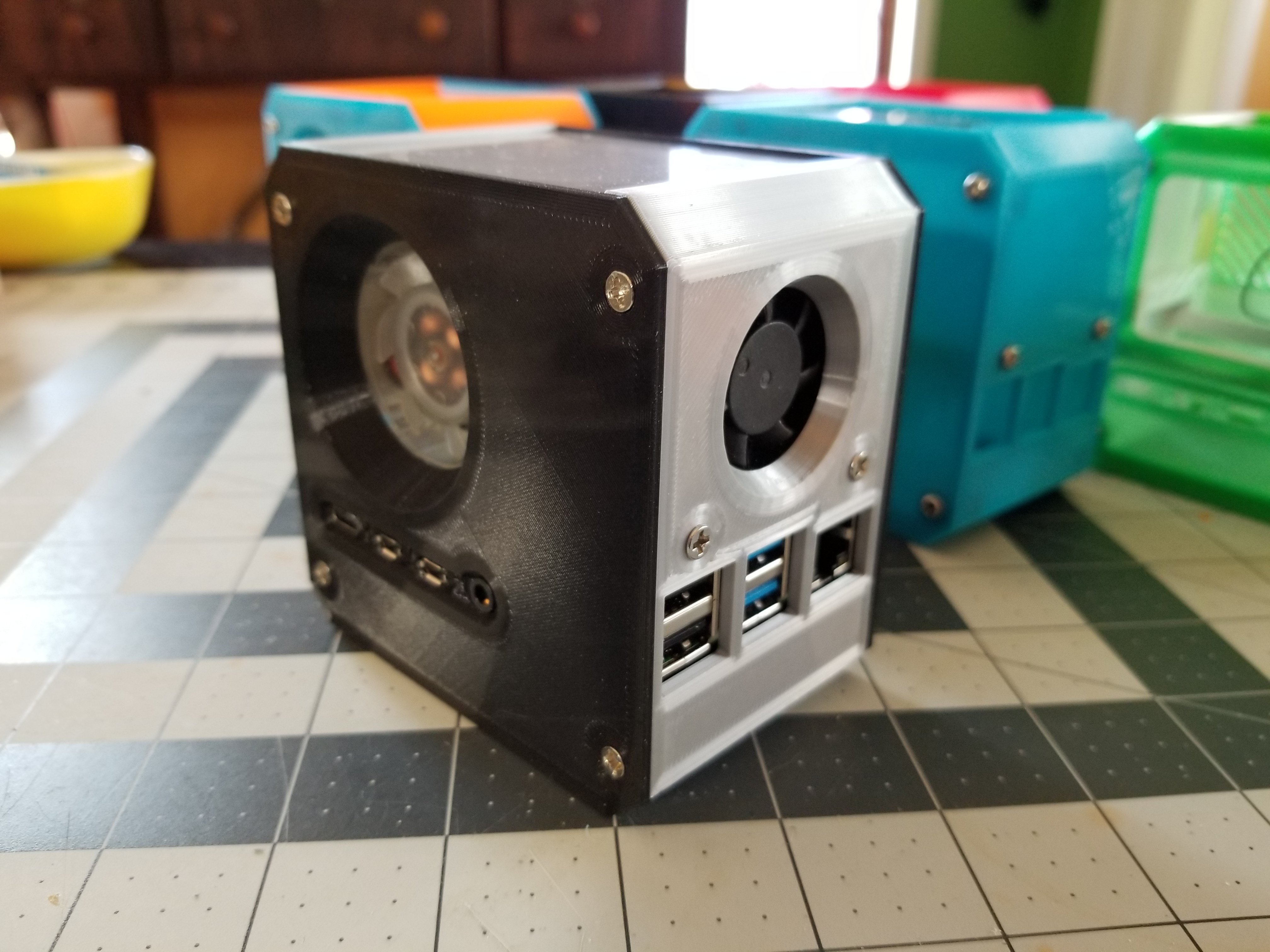 Raspberry Pi 4 Mini Desktop Case - Ice Tower Cooler + Secondary PCB Cooling Fan