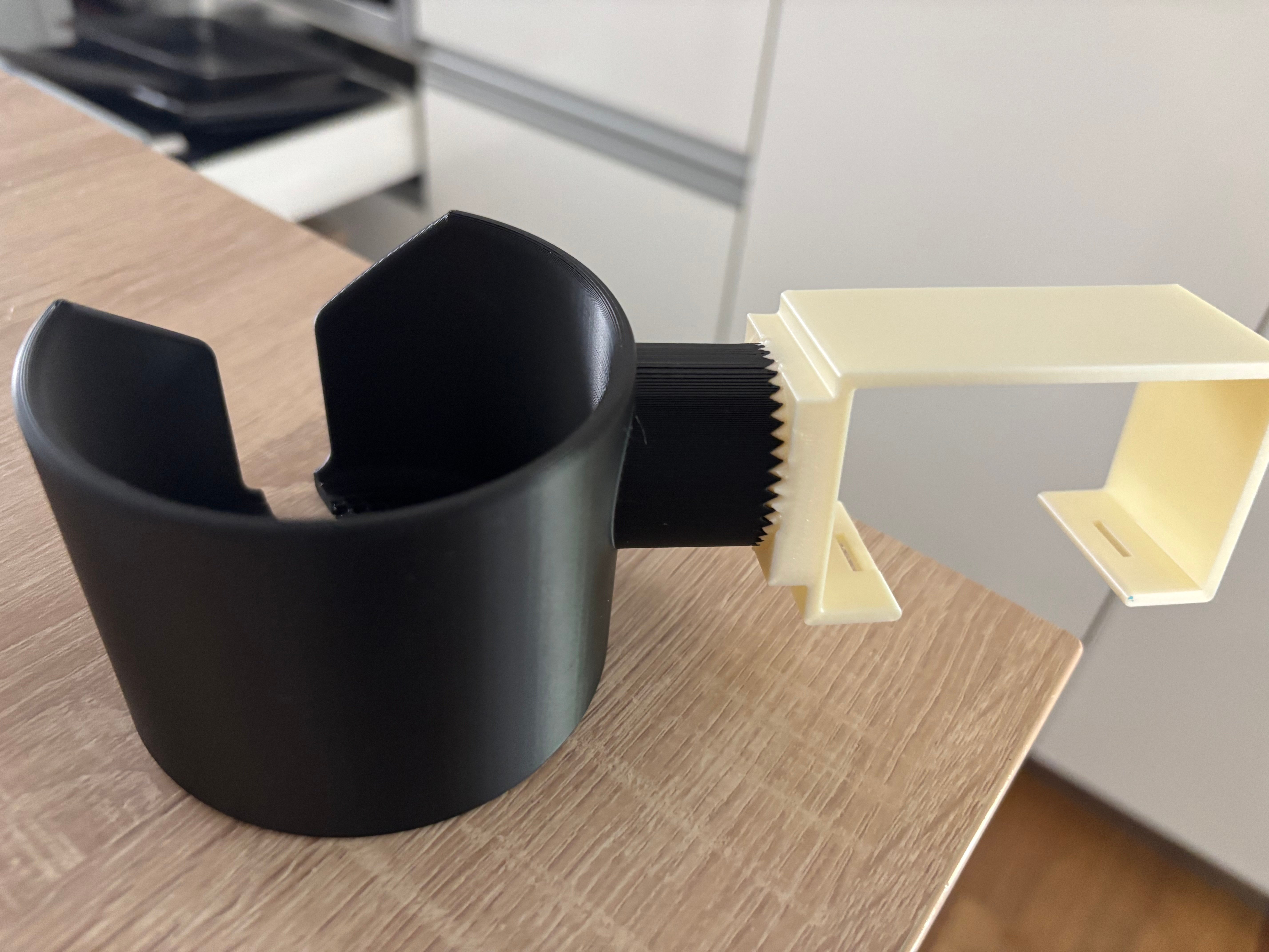 Isabella camping chair beer holder connector (TPU) - with OpenSCAD-generator
