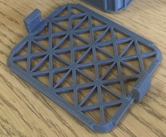 Lid for stackable beer crate battery holder