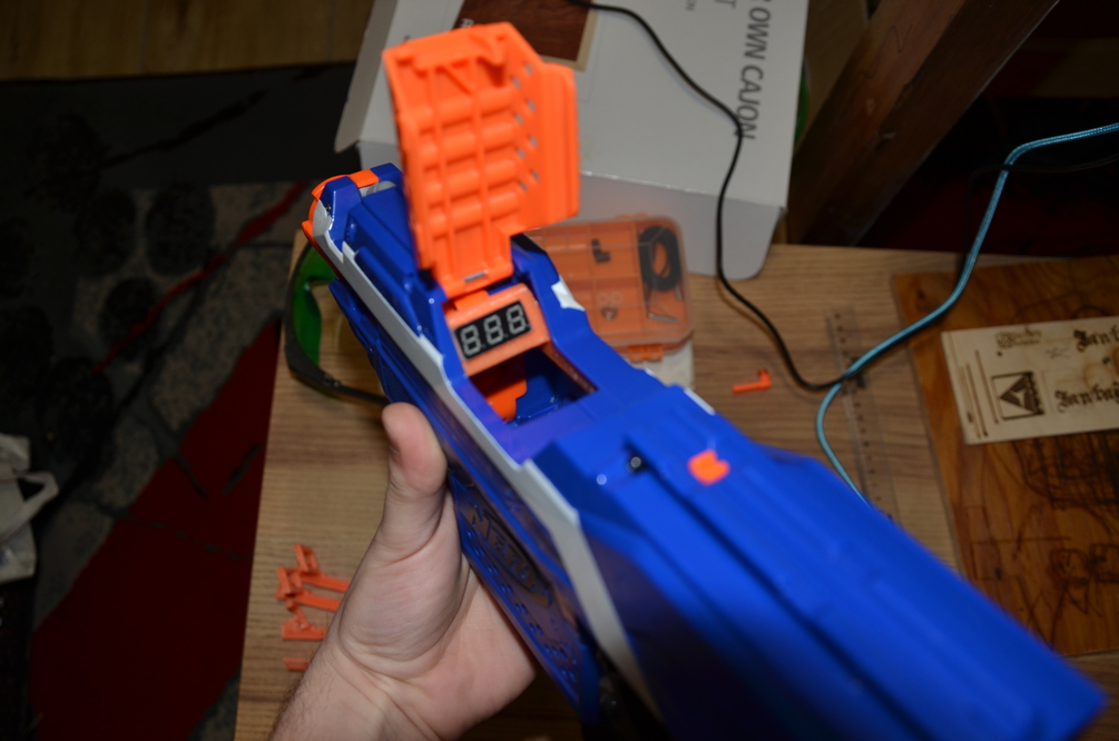 Stryfe voltmeter bracket/wire guide for 30V voltmeters