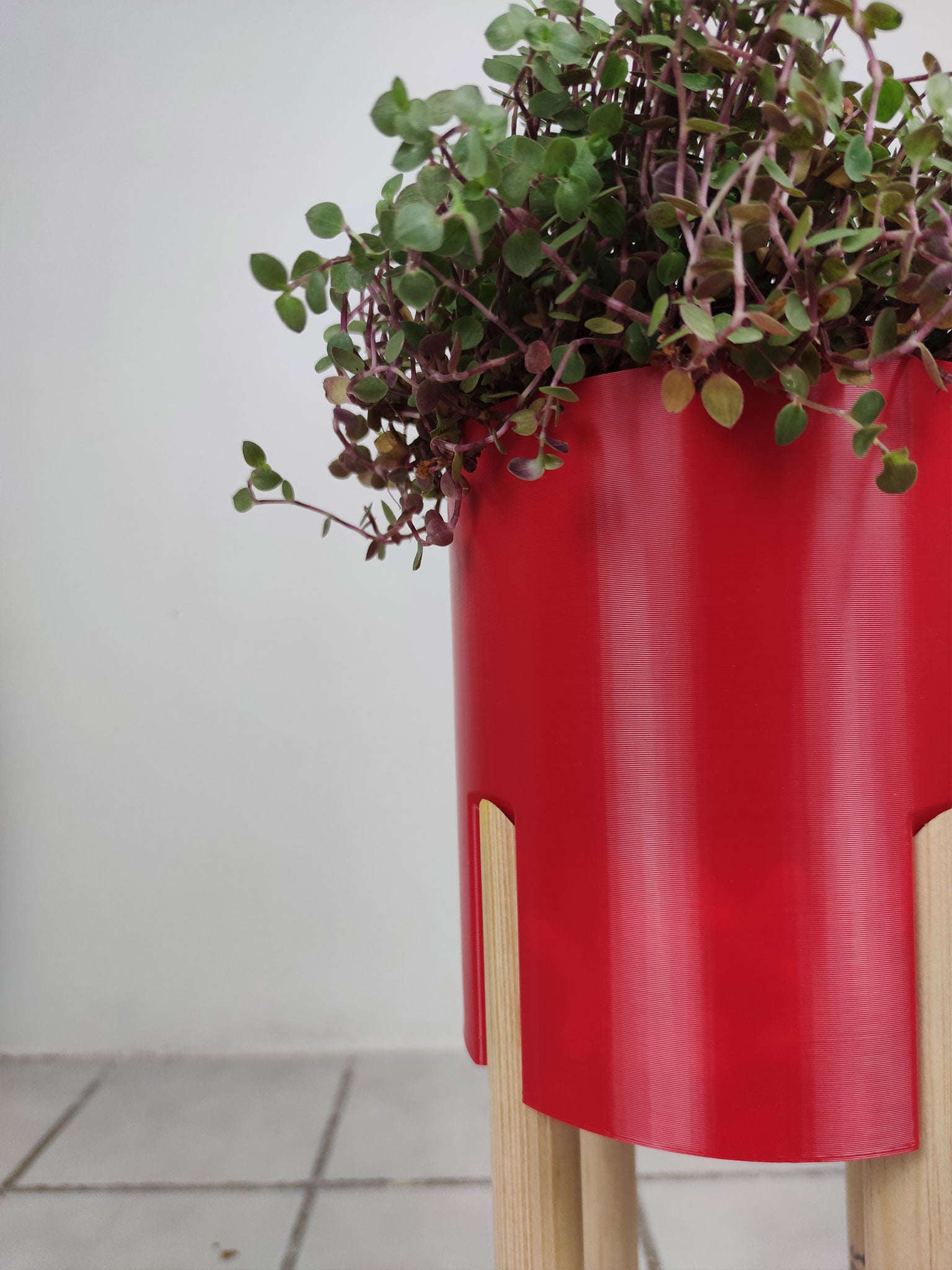 Planter with dowel Legs