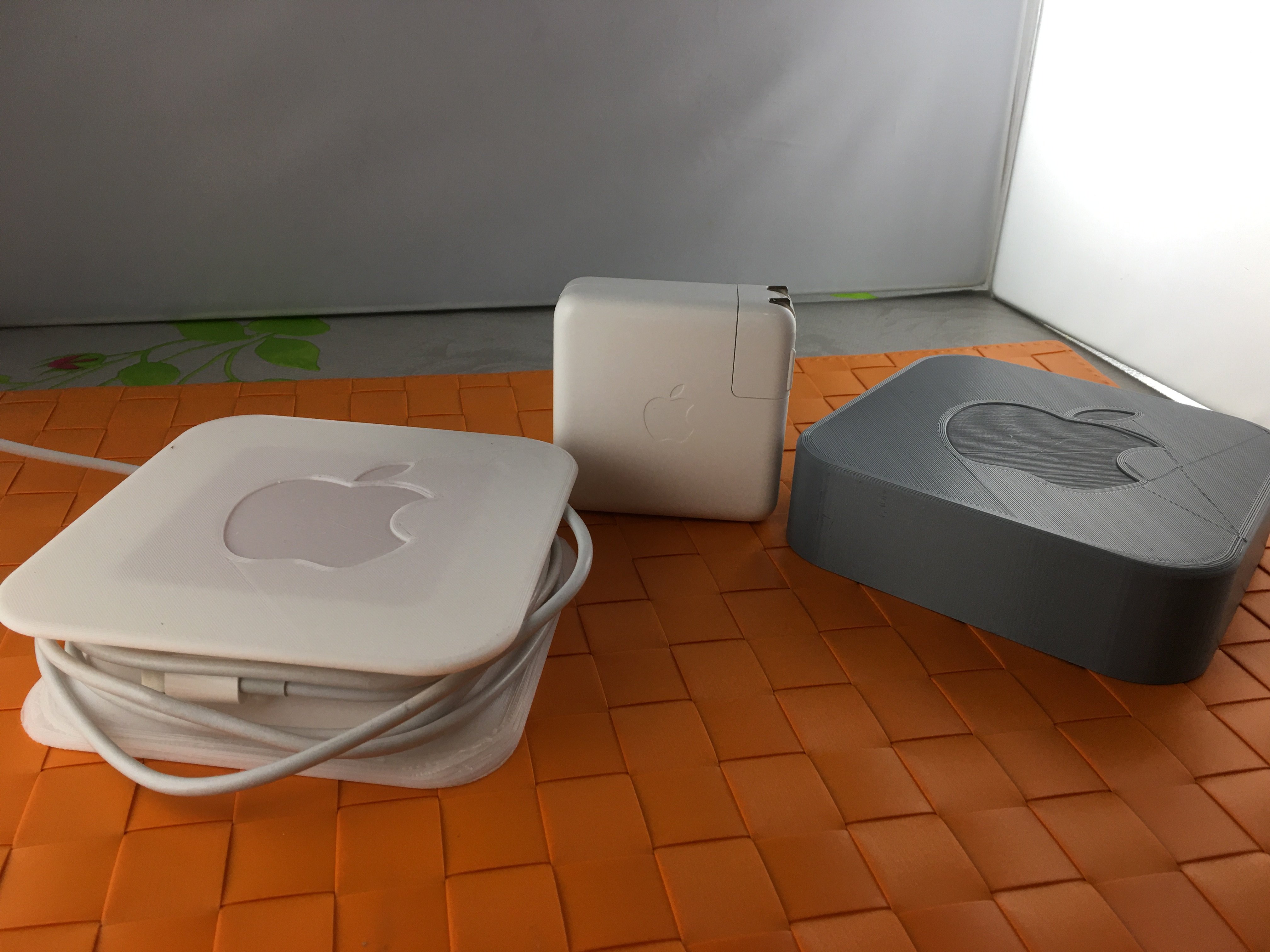 MacBook Pro MacMini tribute Charger case