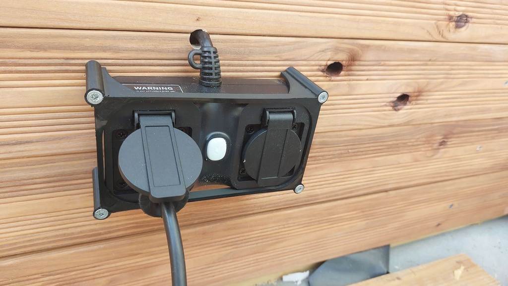 Meross Smart WiFi Outdoor Plug wall mount