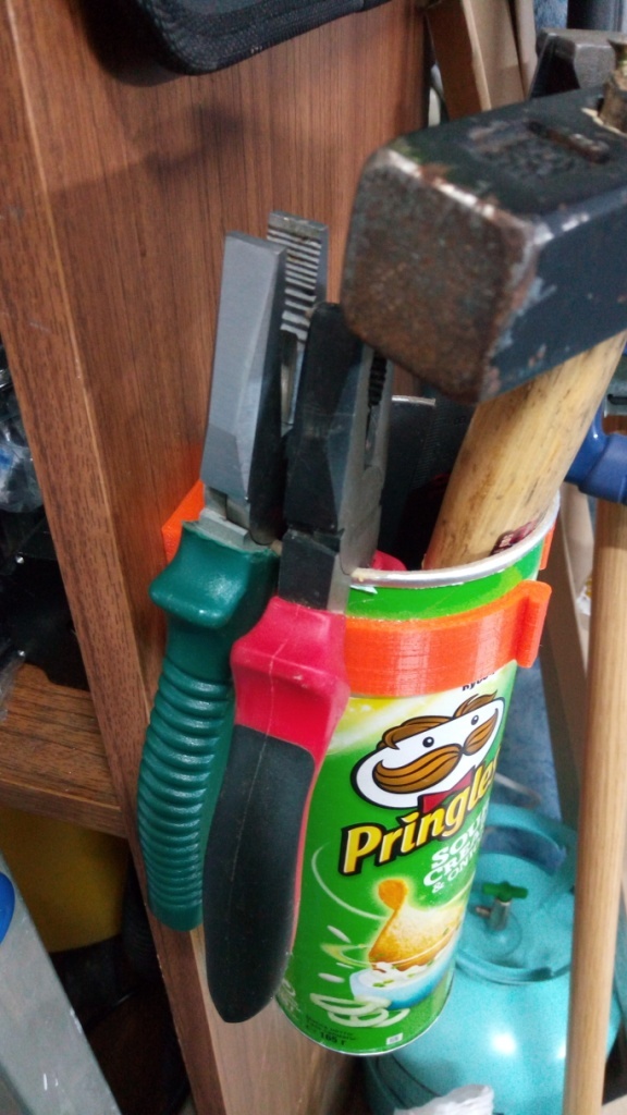 Pringles can detachable wall mount