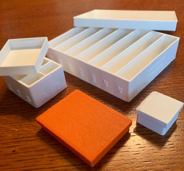 Parametric Tray with Simple Latch Lid
