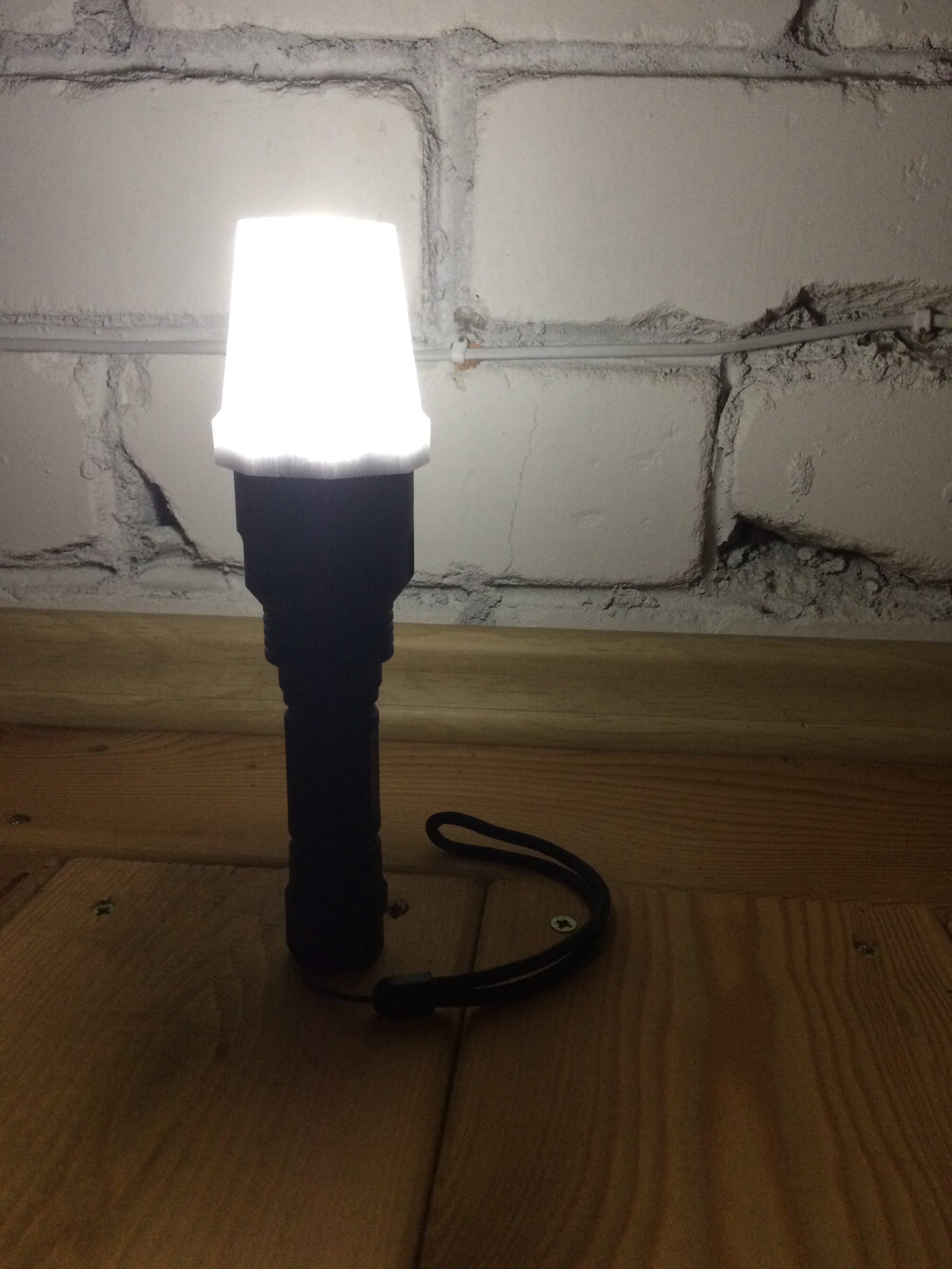 Diffuser flashlight for a CONVOY C8