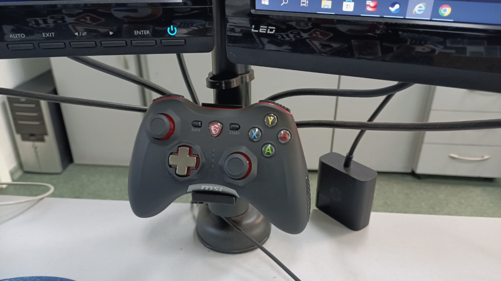 controller monitor stand clip