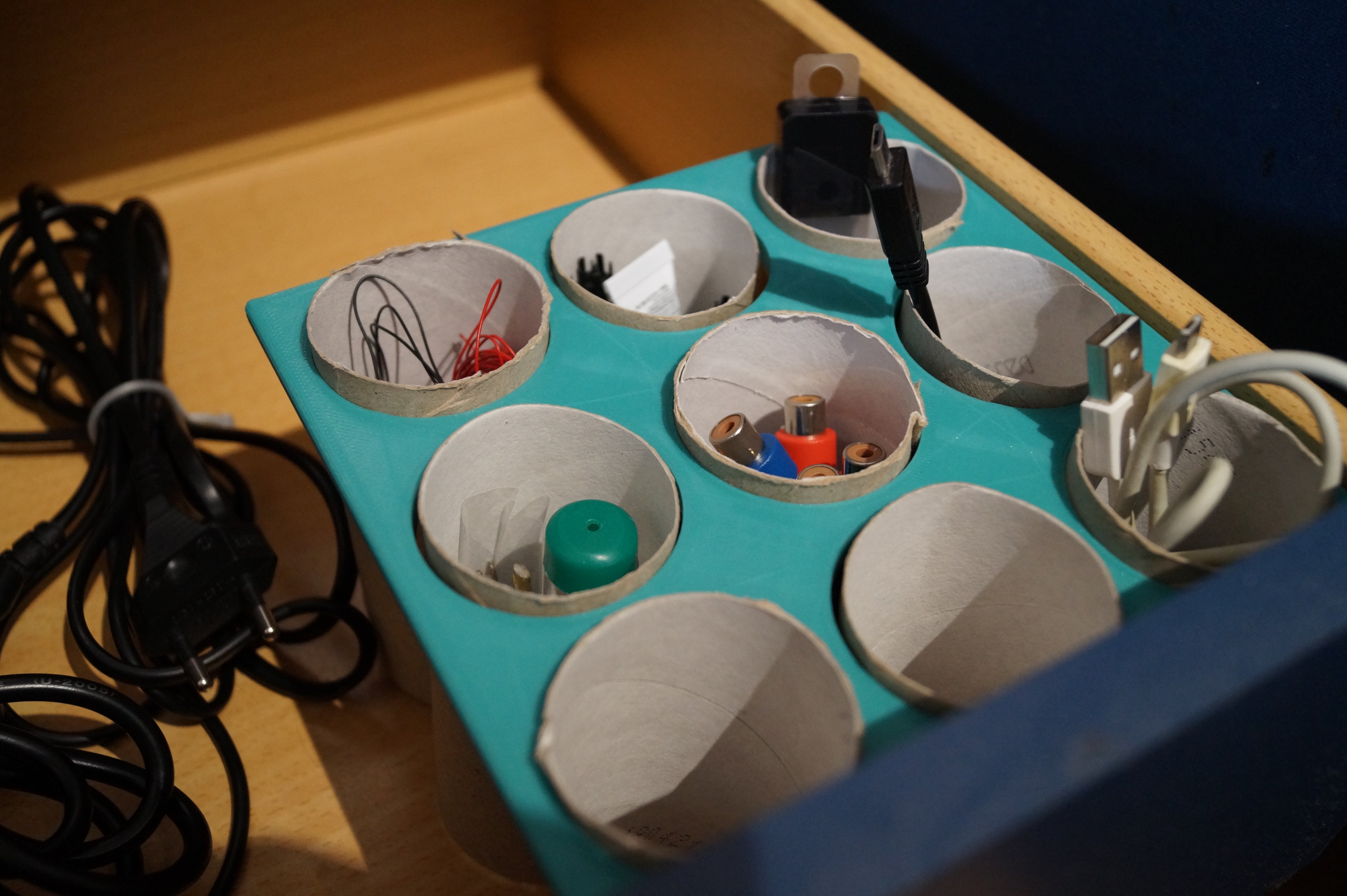 Toilet paper roll organiser