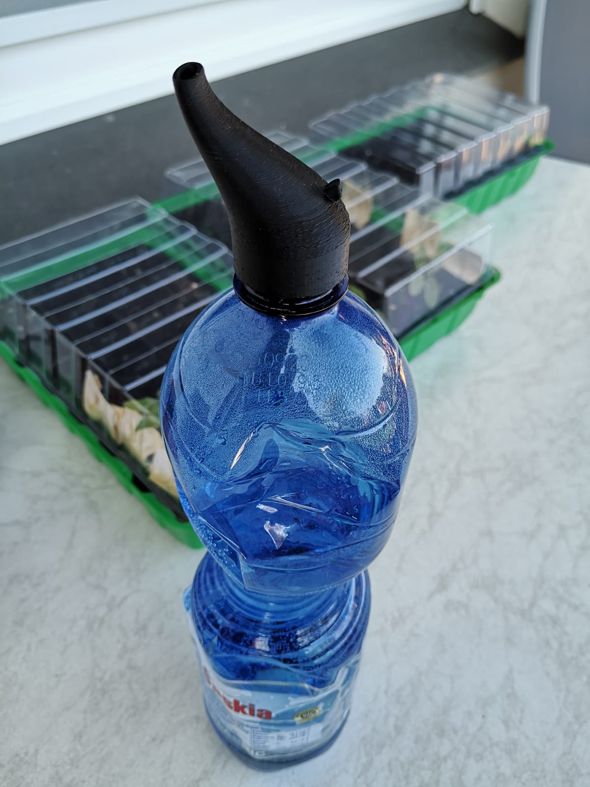 Water bottle pourer