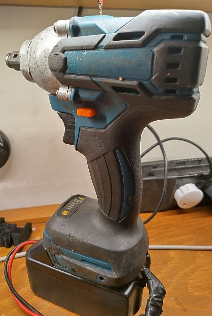 Impact Driver Direction Button Fix (Makita Chinese Aliexpress Knockoff)