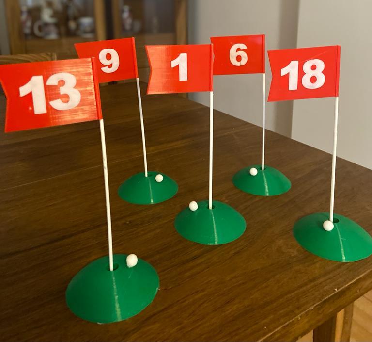 Golf Green with Pennant - Center Table