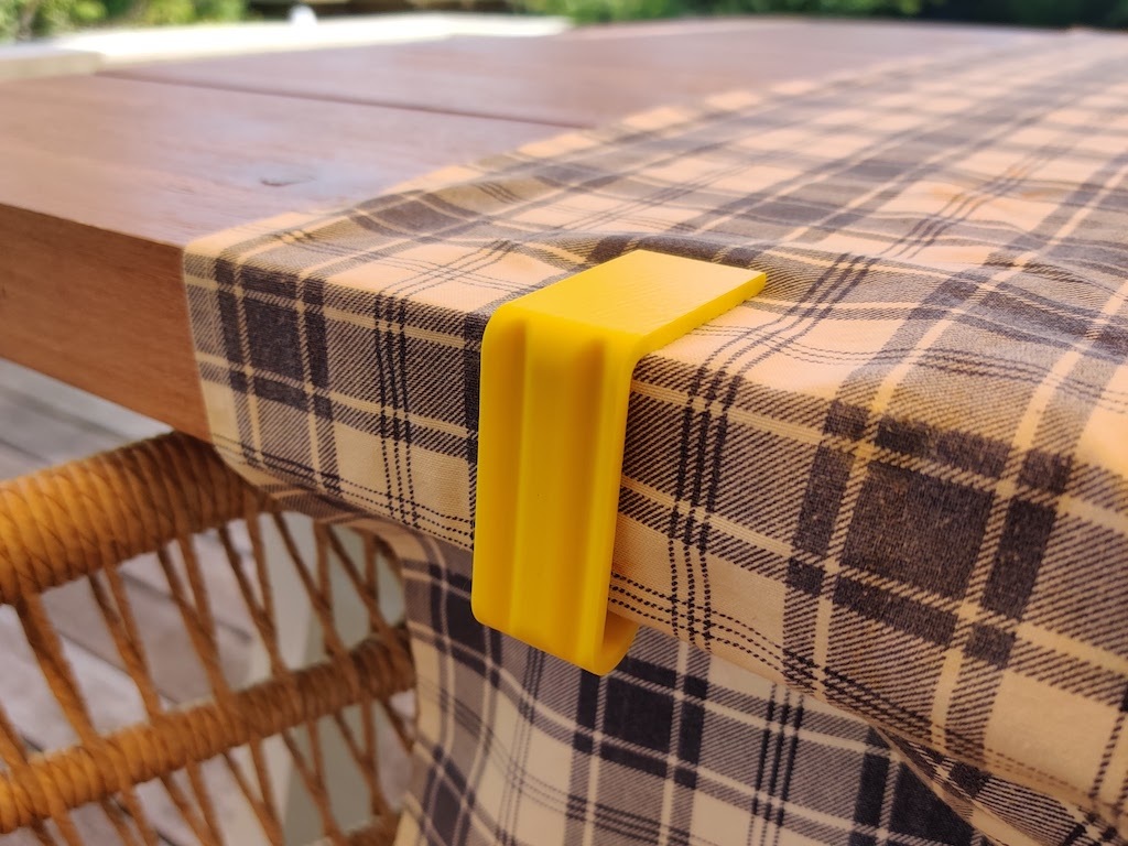 Tablecloth clip / clamp for a 45mm thick table