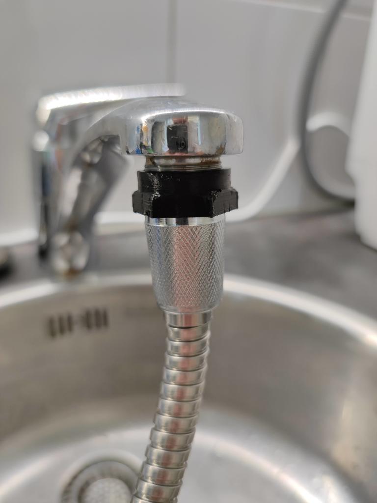 Faucet to showerhose adapter