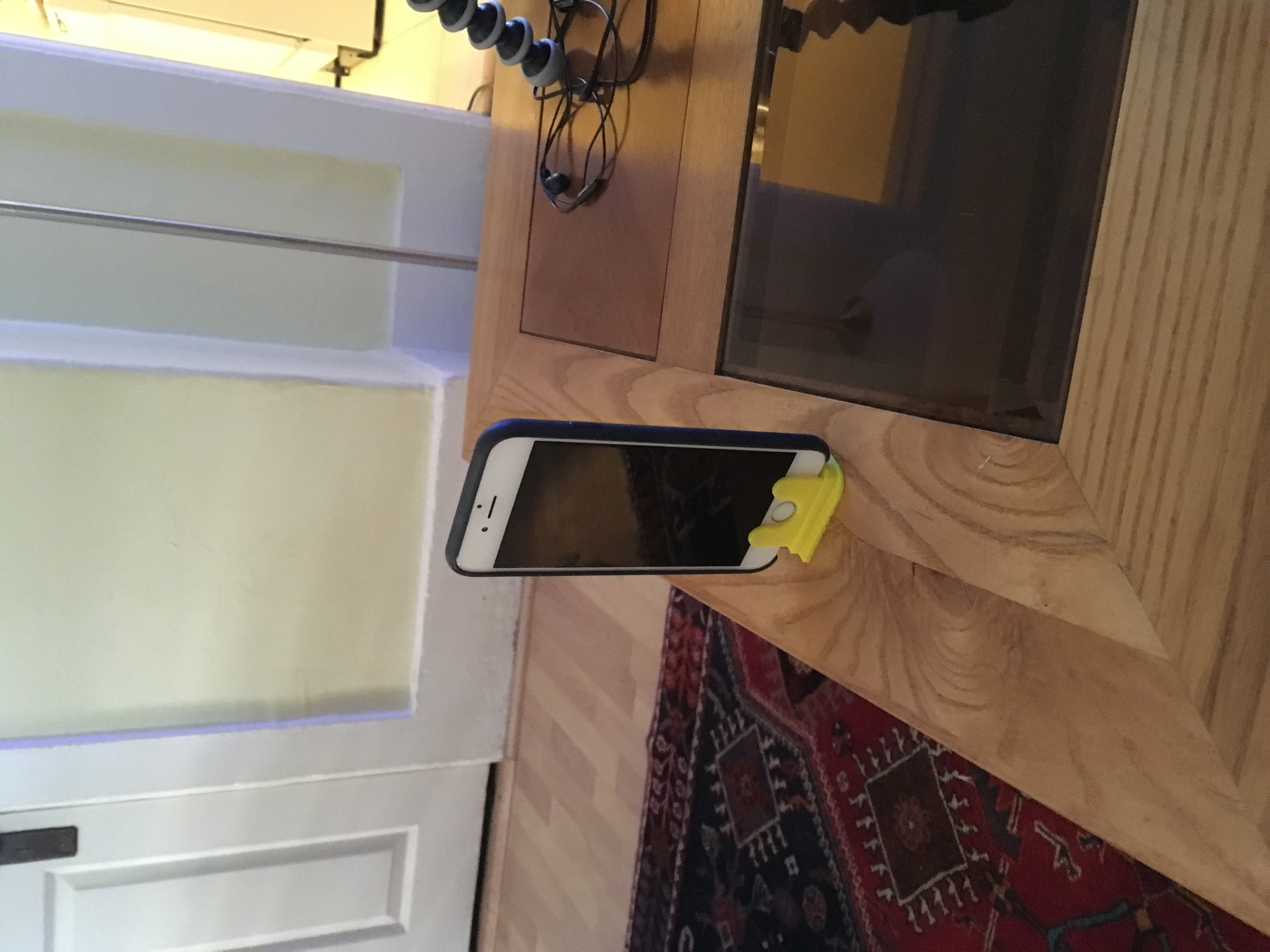Iphone 6 Gorilla Pod  tripod mount