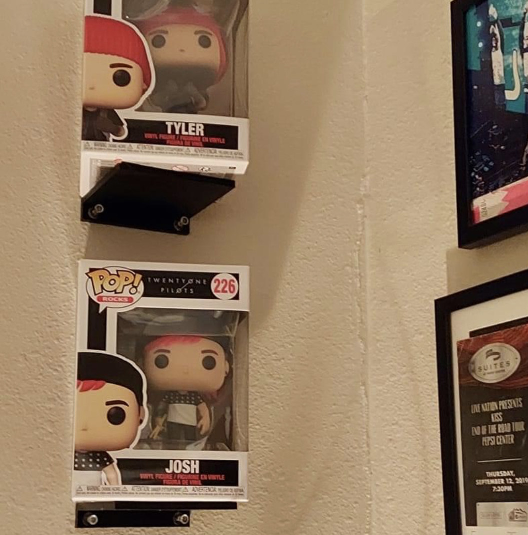 Funko Pop Thumb Tack Mount