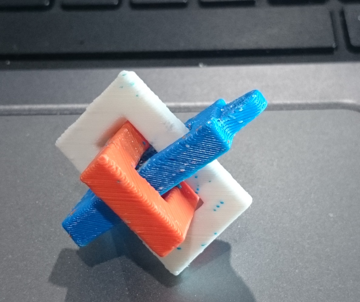3 colour interlocking cube
