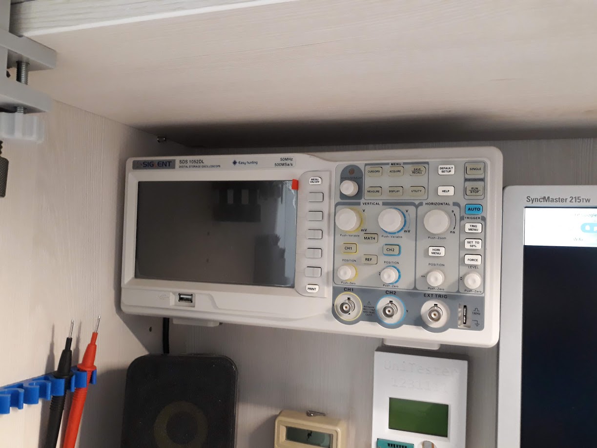 Oscilloscope wall mount holder (SIGLENT SDS 1052 DL)
