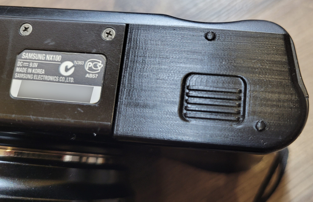 Samsung NX-100 Battery Cover