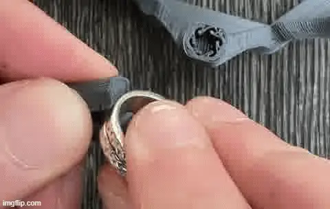 Display your rings: snap them onto the holder